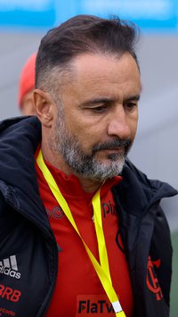 Flamengo demite técnico Vítor Pereira