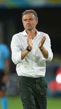 PSG anuncia contratação de Luis Enrique