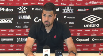 Técnico António Oliveira pede para sair do Athletico-PR - YouTube/ Atg