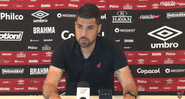 Técnico António Oliveira pede para sair do Athletico-PR - YouTube/ Atg