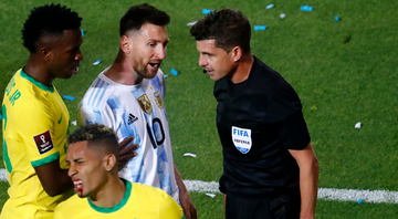 Árbitros são punidos após erro em partida entre Brasil e Argentina - Getty Images