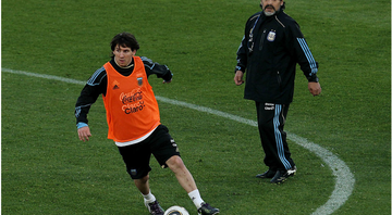 Lionel Messi prestou homenagem para Maradona, ambos são considerados ídolos da Argentina - GettyImages