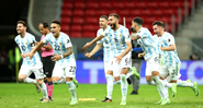 Jogadores da Argentina comemorando depois da cobrança de pênaltis contra a Colômbia na Copa América - GettyImages