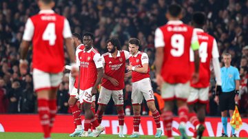 Jogadores do Arsenal comemorando gol de Tierney - Ryan Pierse / Getty Images