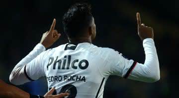 Pedro Rocha sofreu com ofensas racistas, após vitória do Athletico-PR diante do Grêmio - GettyImages