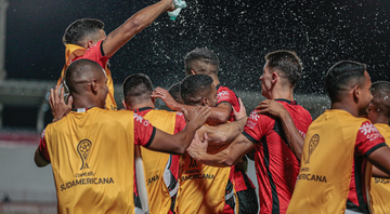 Atlético-GO comemorando o gol diante da LDU pela Sul-Americana - Bruno Corsino/ACG/Flickr