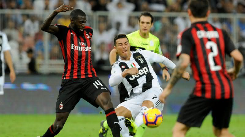 Bakayoko pelo Milan marcando CR7 - Getty Images