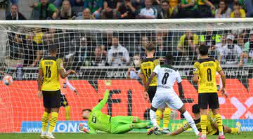 Borussia Mönchengladbach e Borussia Dortmund se enfrentaram na Bundesliga - GettyImages