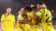 Jogadores do Borussia Dortmund comemorando vitória - Fran Santiago / Getty Images