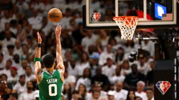 Jayson Tatum comanda Celtics ofensivamente em vitória sobre o Heat - Crédito: Getty Images