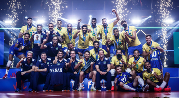 Jogadores do Brasil comemorando a conquista da Liga das Nações de Vôlei - FIVB/Fotos Públicas