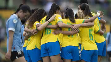 Jogadoras do Brasil reunidas em campo - Thais Magalhães/CBF/Fotos Públicas