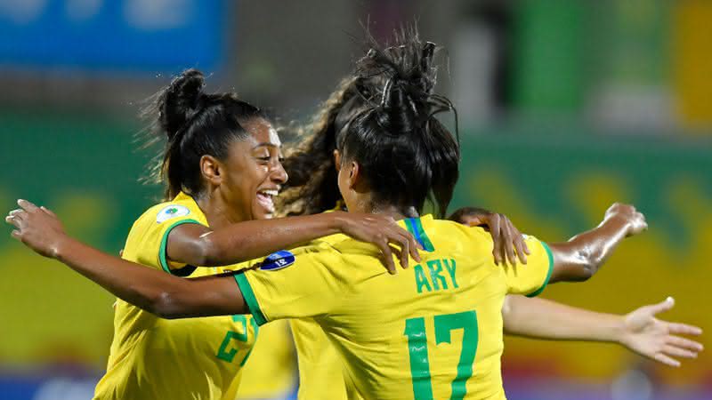 Jogadoras do Brasil comemorando o gol sobre o Paraguai na Copa América Feminina - GettyImages