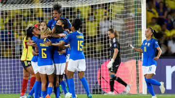 Jogadoras do Brasil comemorando o gol diante da Colômbia na Copa América Feminina - GettyImages