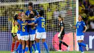 Jogadoras do Brasil comemorando o gol diante da Colômbia na Copa América Feminina - GettyImages