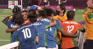 Jogadores do Brasil comemorando o gol diante de Marrocos no Futebol 5 das Paralimpíadas - Transmissão SporTV