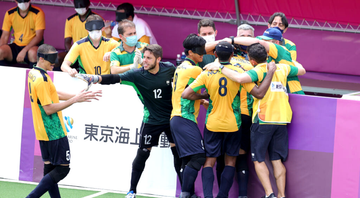 Jogadores do Brasil comemorando a vitória no Futebol de 5 das Paralimpíadas - GettyImages