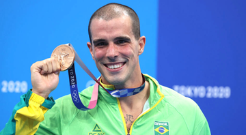 Bruno Fratus comemorando a conquista do bronze nos 50m livre das Olimpíadas - GettyImages