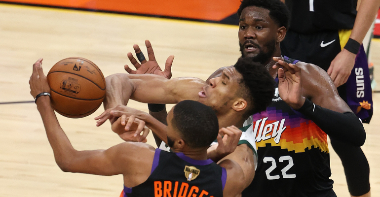 Milwaukee Bucks e Phoenix Suns se enfrentam no Jogo 6 das finais - Getty Images