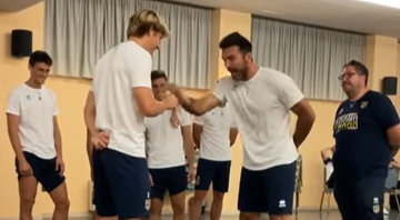 Buffon mostra habilidade no ‘pedra, papel e tesoura’ e empilha vitórias contra jogadores do Parma; vídeo - Instagram