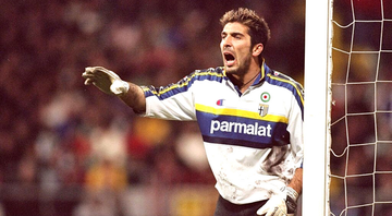 Buffon, na época em que era goleiro do Parma, em campo - GettyImages