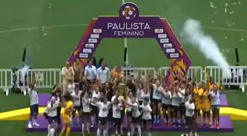 Corinthians bate São Paulo no fim e leva Paulista feminino com público  recorde