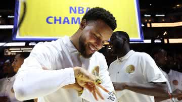 NBA: campeões dos Warriors recebem anéis cravejados de diamantes - GettyImages