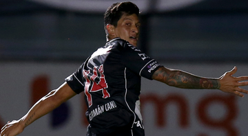 Cano saiu com dores no segundo tempo da partida contra o Goiás - Getty Images
