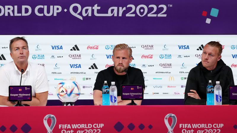 Simon Kjaer (canto direito), capitão da Dinamarca na Copa do Mundo 2022 - Getty Images