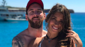 Lionel Messi e Antonella chamam atenção com troca de beijos quentíssimo! - Instagram