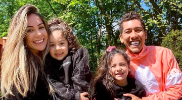 Roberto Firmino encanta seguidores com clique com a família - Instagram
