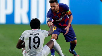 Davies e Lionel Messi - GettyImages