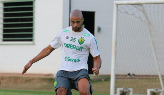 Romário, lateral do Cuiabá - Divulgação/Cuiabá FC
