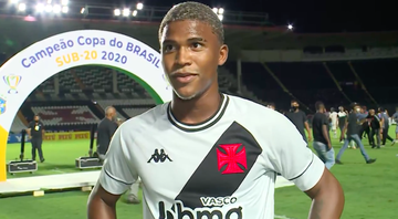 Caio Eduardo comemorou o título com a camisa do Vasco - Transmissão TV Globo