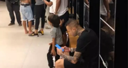 Michael e Luan são flagrados no vestiário da Arena Corinthians - reprodução/Instagram