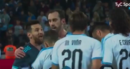 Messi e Cavani discutindo em amistoso - Reprodução TyC Sports