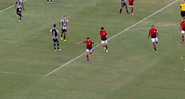 Jogadores se Botafogo e Atlético em ação - Transmissão Premiere FC