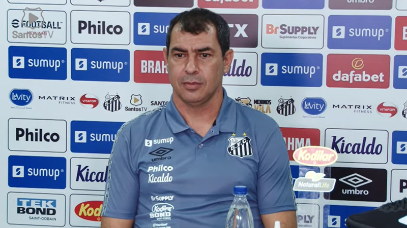 Apresentado como novo técnico, Carille destaca alegria por chegada ao Santos: “Gratidão eterna” - YouTube / Santos TV