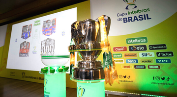 Troféu da Copa do Brasil presente no sorteio da CBF - Lucas Figueiredo/CBF/Flickr