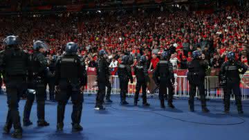 Policiais no estádio da final da Champions League - GettyImages