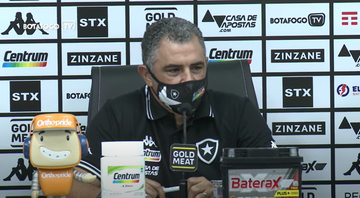 Marcelo Chamusca, treinador do Botafogo durante entrevista coletiva - Transmissão Botafogo TV