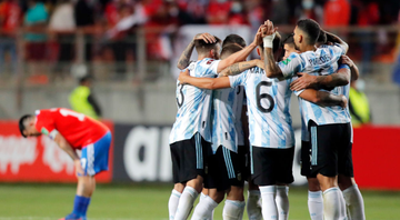 Jogadores da Argentina comemorando o gol diante do Chile pelas Eliminatórias - GettyImages