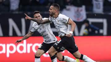 Corinthians vibrando com gol de Renato Augusto - GettyImages