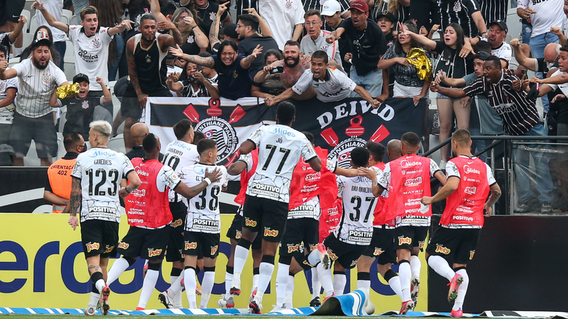 Corinthians em campo comemorando o gol - GettyImages