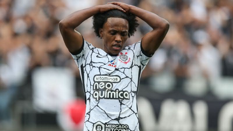 Jogador do Corinthians, Willian com as mãos na cabeça - GettyImages