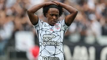 Jogador do Corinthians, Willian com as mãos na cabeça - GettyImages