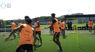 Corinthians durante o treinamento no CT Joaquim Grava - Transmissão/ Youtube/ TV Corinthians