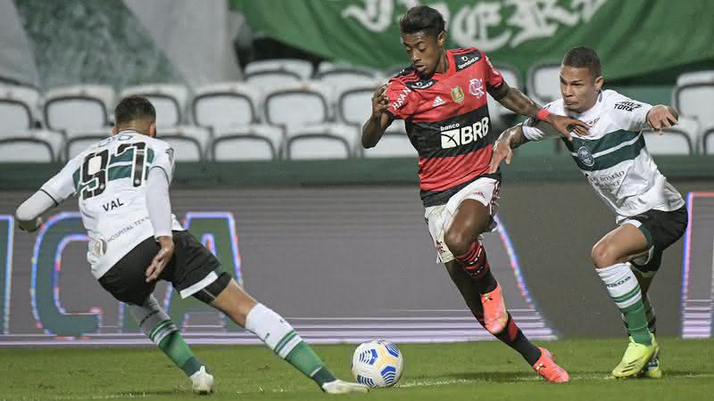Sportbuzz · Flamengo supera desfalques, bate Coritiba e abre vantagem na  Copa do Brasil