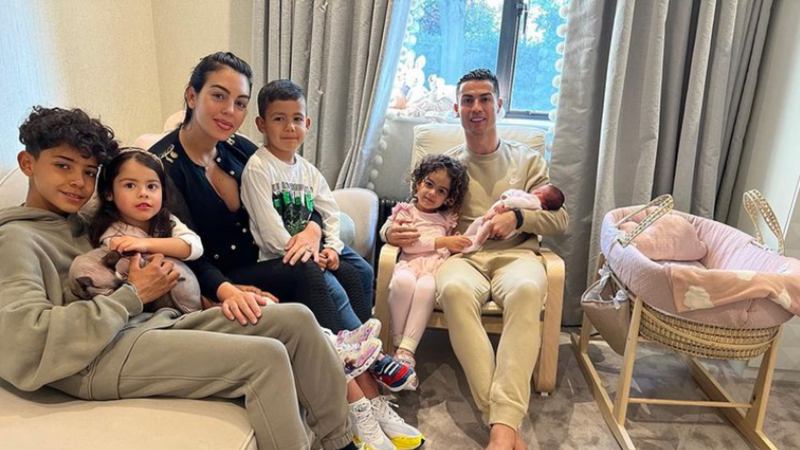 Cristiano Ronaldo comemora família reunida após tragédia com gêmeo - Reprodução/Instagram