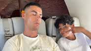 Cristiano Ronaldo com seu filho no avião - Reprodução/Instagram